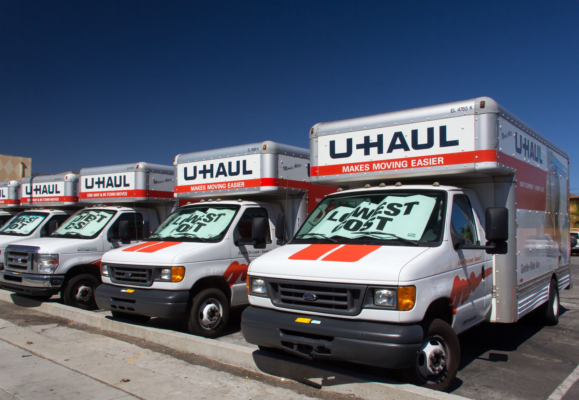u-haul-moving-truck with Arizona license plates